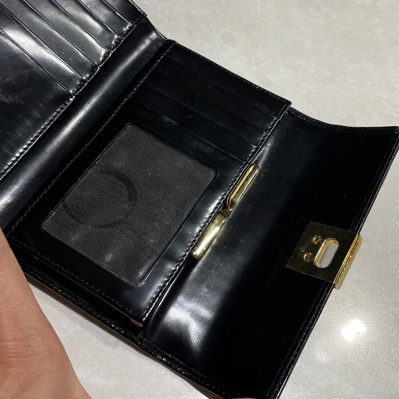 Ferragamo Continental wallet with Gancini clasp Patent Leather calfskin Black ⭐️ - Picture 10 of 17